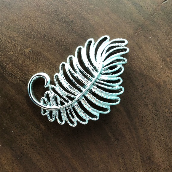 Vintage Gerry’s silver-tone fern/leaf brooch from late 50’s/early 60’s - Picture 3 of 9